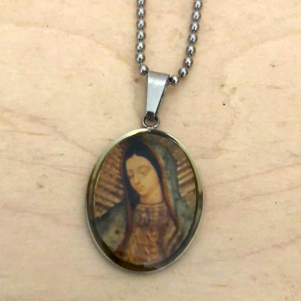 Stainless steel Virgin Mary charm w/ 20” chain